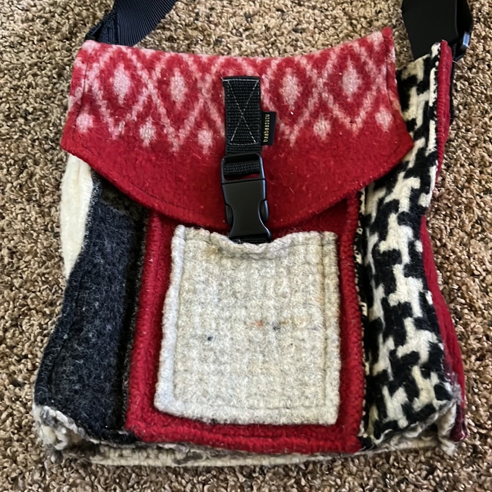 baabaazuzu wool crossbody bag